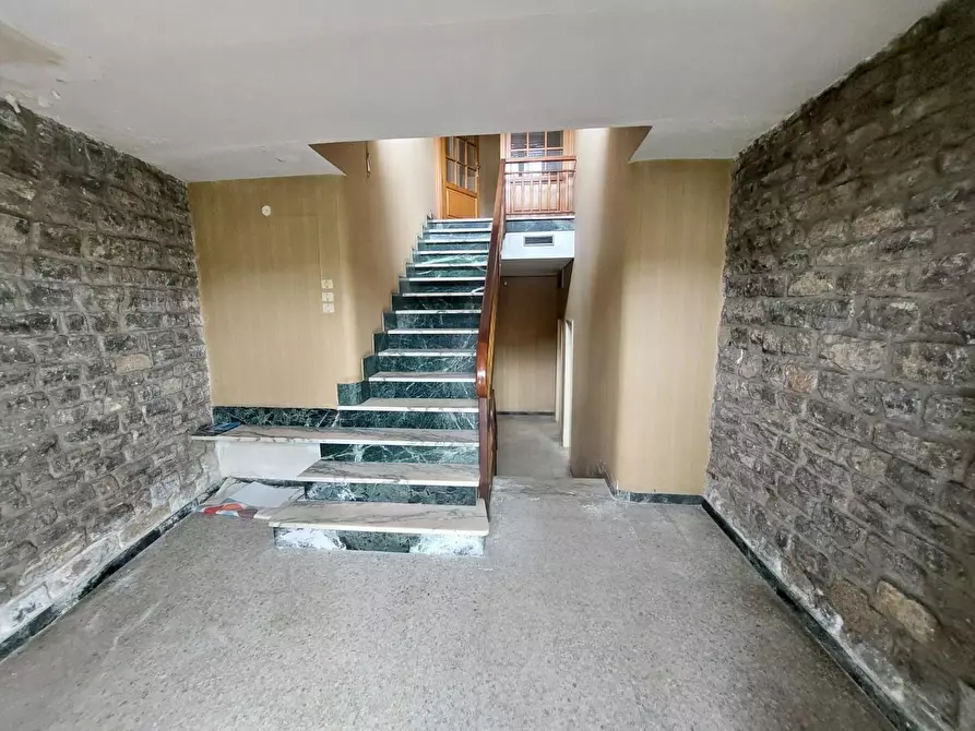 Immagine 7 di Villa in vendita  a Camaiore