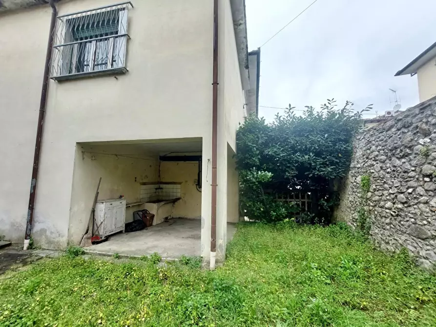 Immagine 2 di Villa in vendita  a Camaiore