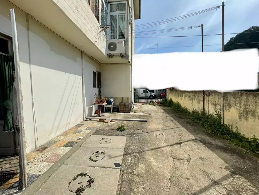 Immagine 21 di Negozio in vendita  a Viareggio