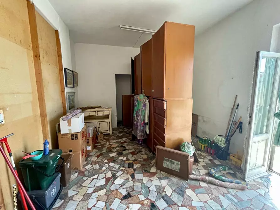 Immagine 22 di Negozio in vendita  a Viareggio