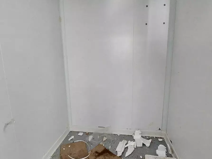 Immagine 5 di Capannone industriale in vendita  a Viareggio