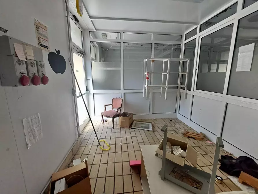 Immagine 15 di Capannone industriale in vendita  a Viareggio