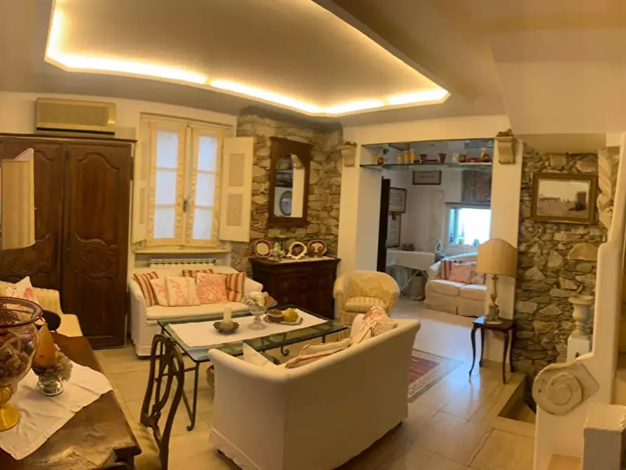 Immagine 1 di Casa bifamiliare in vendita  a Forte Dei Marmi
