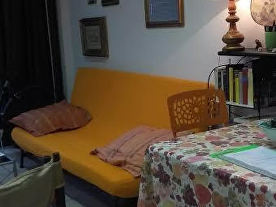 Immagine 3 di Magazzino in vendita  a Viareggio