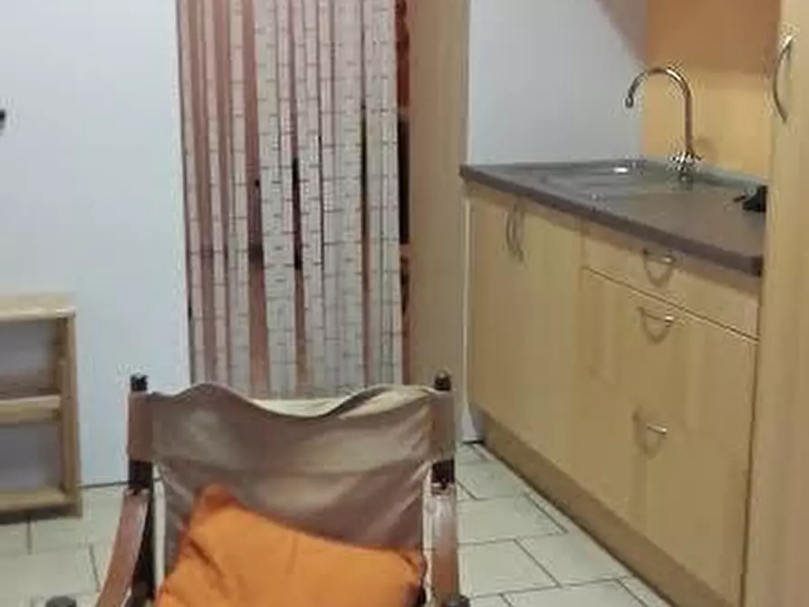 Immagine 4 di Magazzino in vendita  a Viareggio