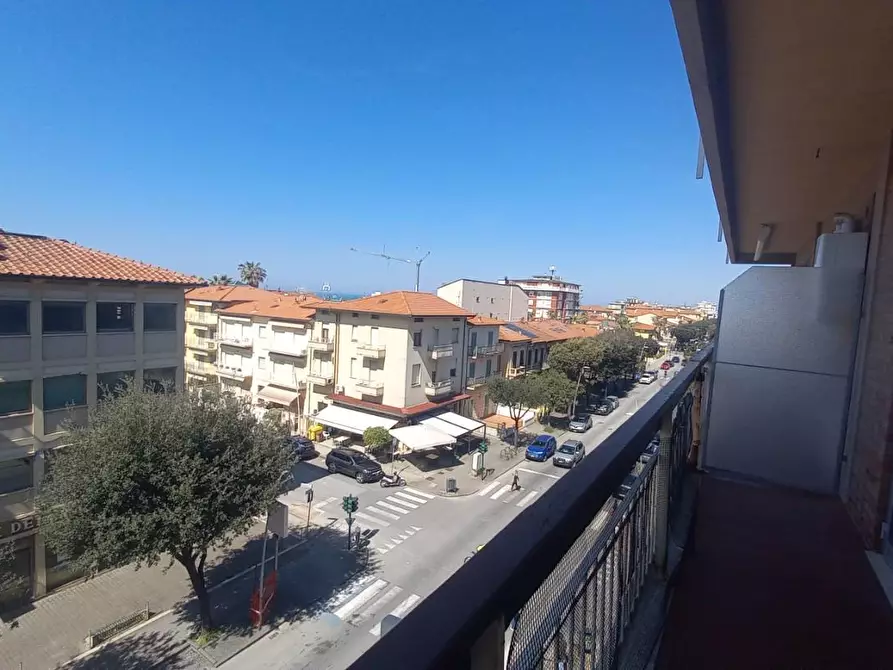 Immagine 7 di Appartamento in vendita  a Camaiore