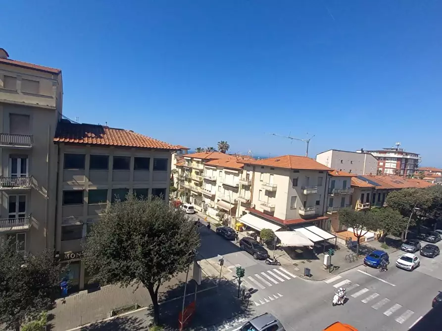 Immagine 9 di Appartamento in vendita  a Camaiore