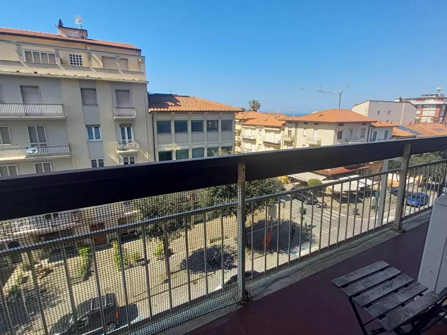 Immagine 16 di Appartamento in vendita  a Camaiore