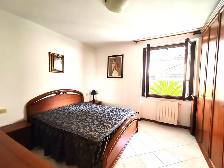 Immagine 7 di Appartamento in vendita  a Montignoso