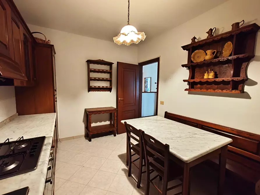 Immagine 2 di Appartamento in vendita  a Montignoso