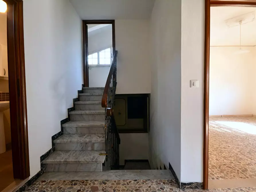 Immagine 19 di Villa in vendita  a Lucca