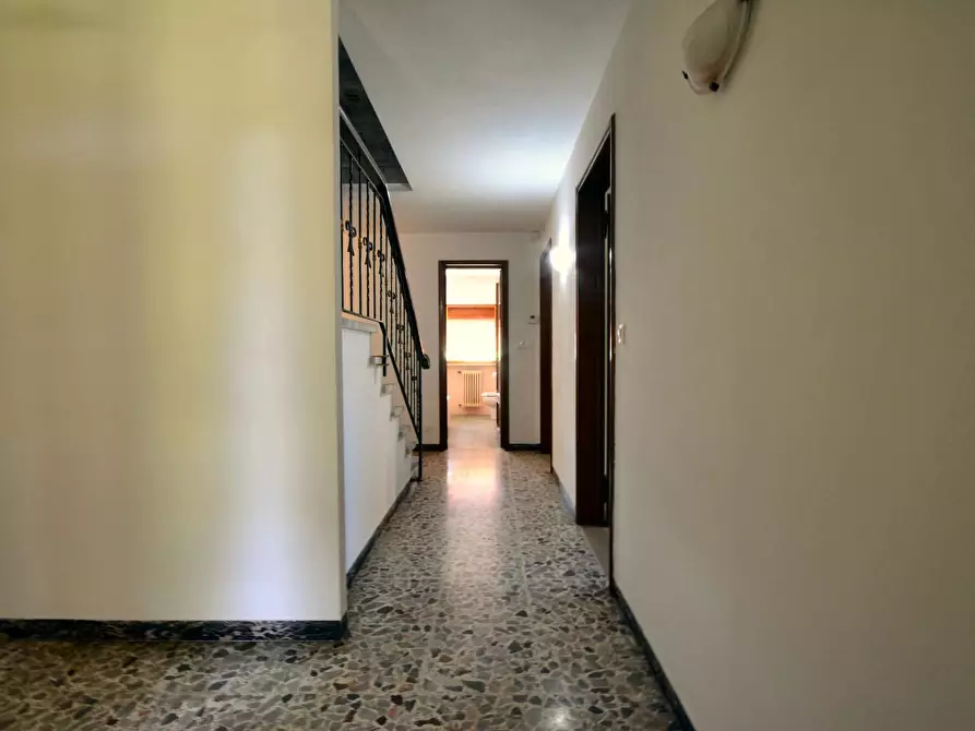 Immagine 6 di Villa in vendita  a Lucca