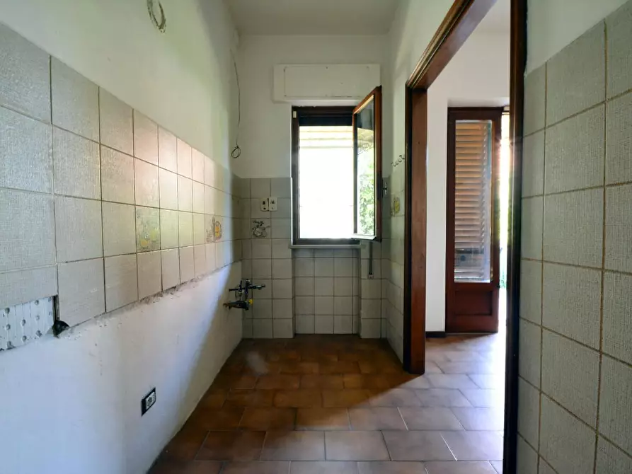 Immagine 9 di Villa in vendita  a Lucca