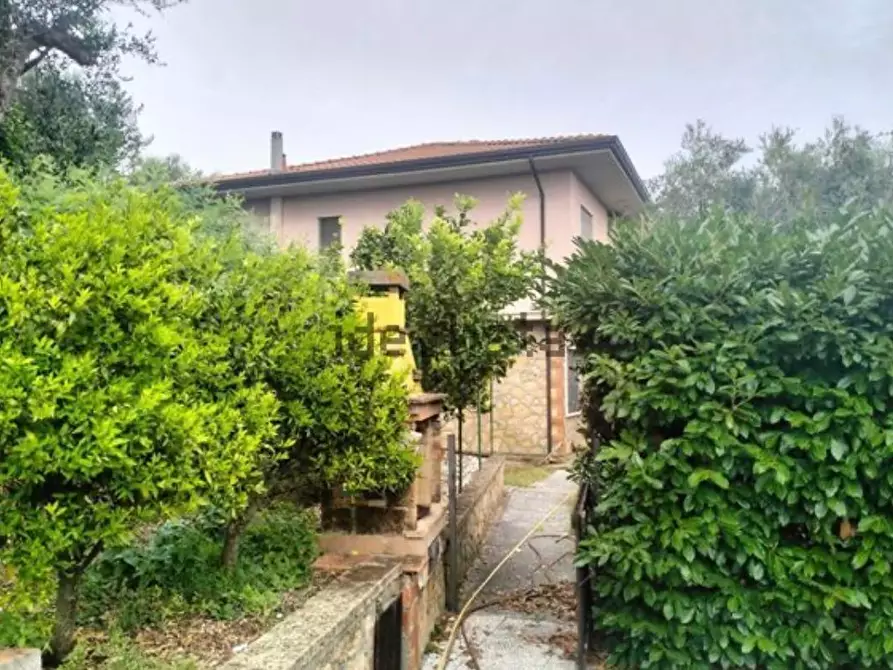 Immagine 36 di Villa in vendita  a Massarosa