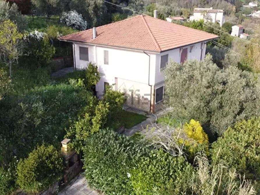 Immagine 49 di Villa in vendita  a Massarosa