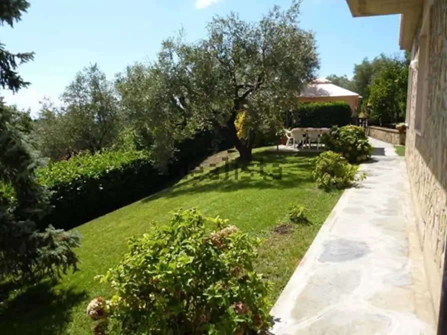 Immagine 34 di Villa in vendita  a Massarosa