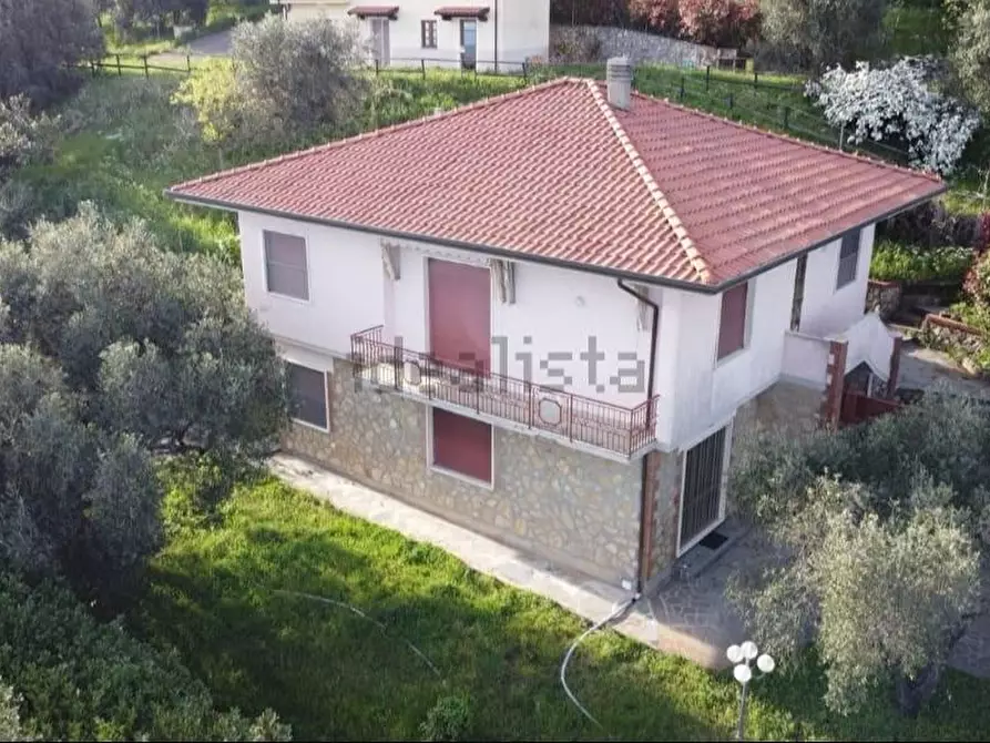 Immagine 50 di Villa in vendita  a Massarosa