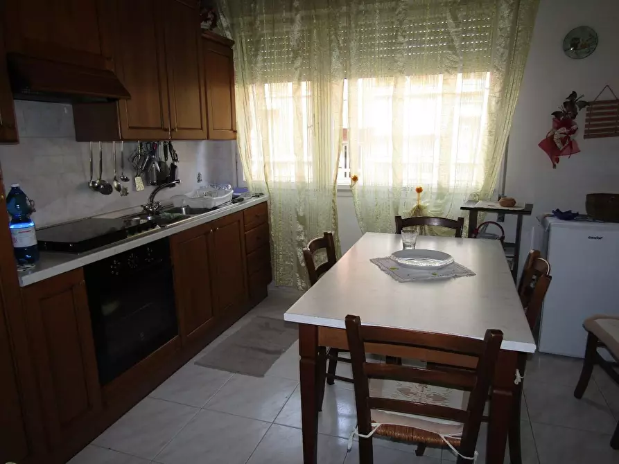 Immagine 2 di Appartamento in vendita  a Carrara