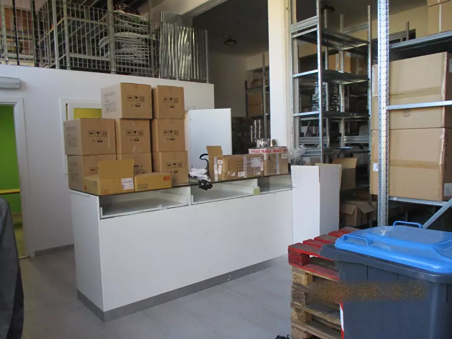 Immagine 2 di Attività artigianale in vendita  a Vicopisano