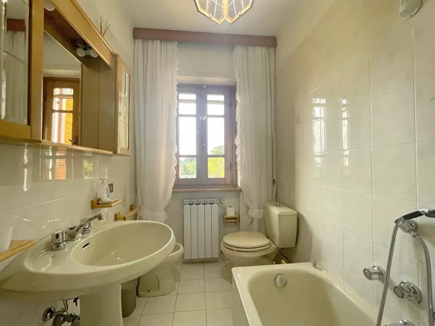 Immagine 17 di Villa in vendita  a Massarosa