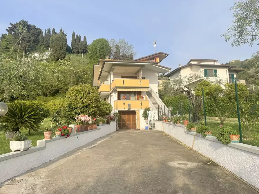 Immagine 37 di Villa in vendita  a Massarosa