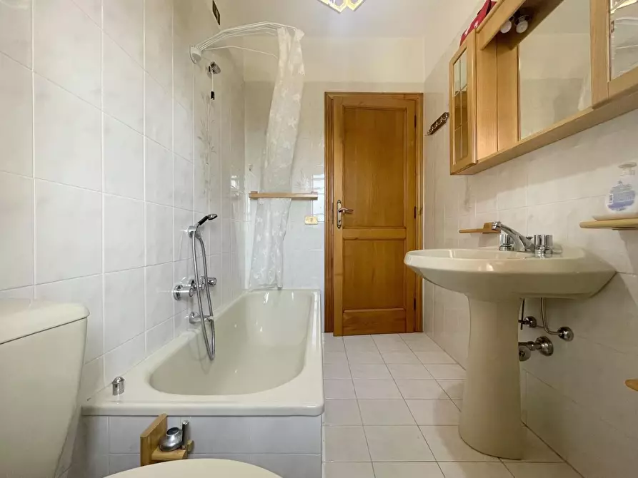 Immagine 18 di Villa in vendita  a Massarosa