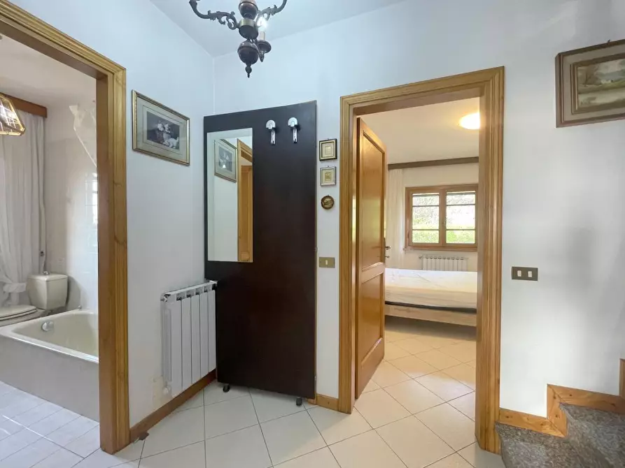 Immagine 10 di Villa in vendita  a Massarosa