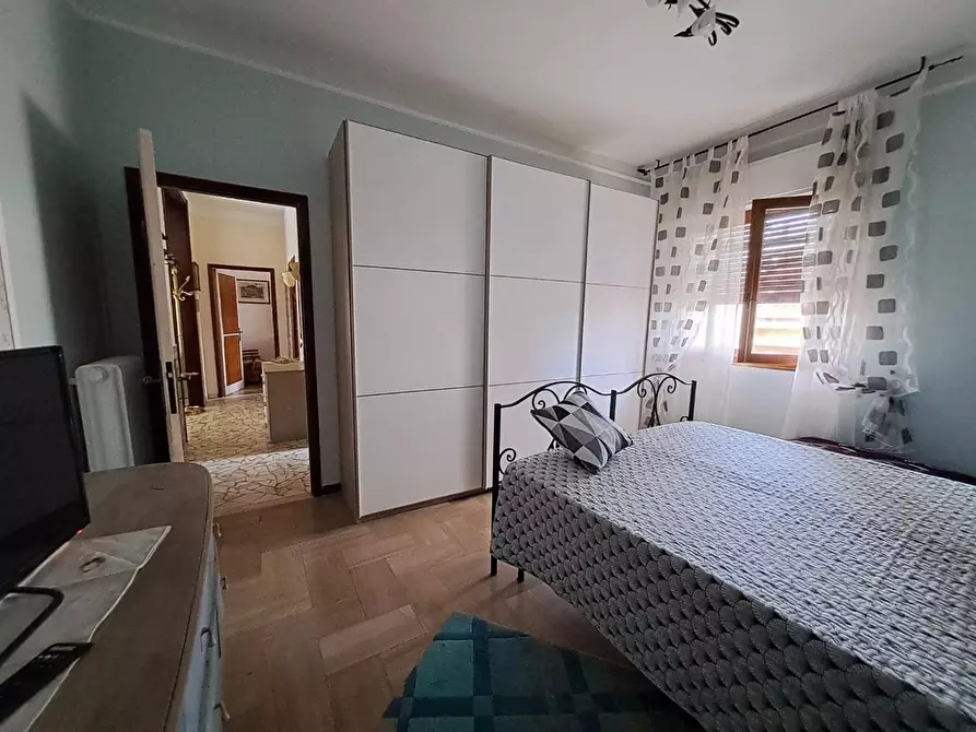 Immagine 12 di Appartamento in affitto  a Carrara