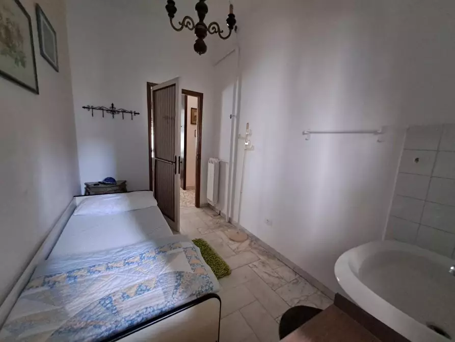 Immagine 11 di Appartamento in affitto  a Carrara