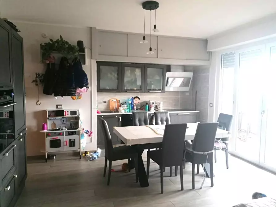 Immagine 1 di Casa quadrifamiliare in vendita  a Carrara