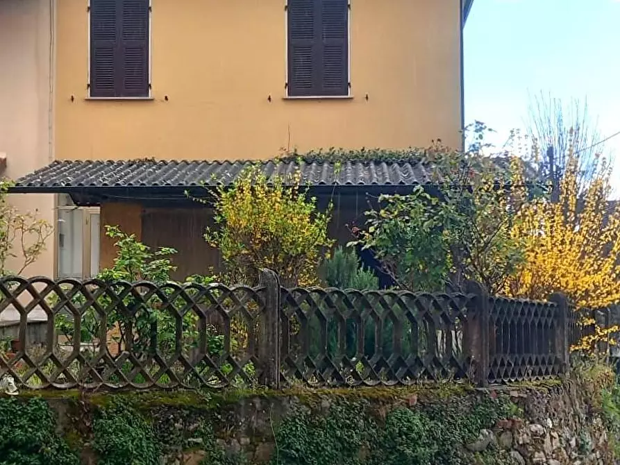 Immagine 1 di Casa bifamiliare in vendita  a Ortonovo