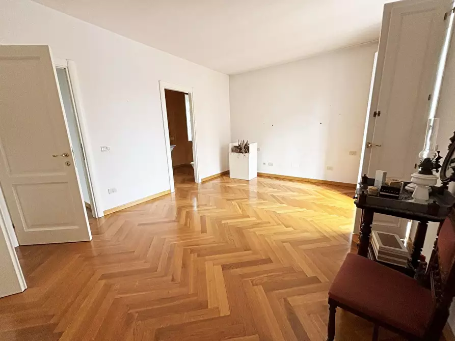 Immagine 11 di Villa in vendita  a Calcinaia