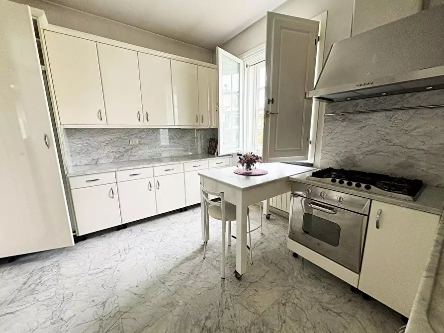 Immagine 6 di Villa in vendita  a Calcinaia