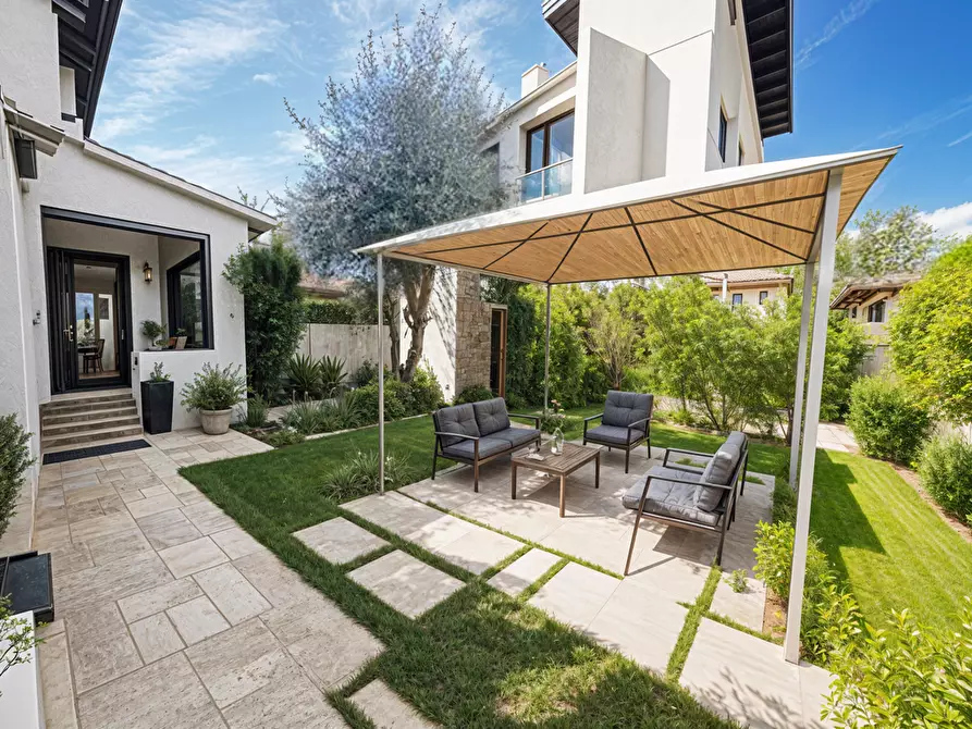 Immagine 4 di Villa in vendita  a Forte Dei Marmi