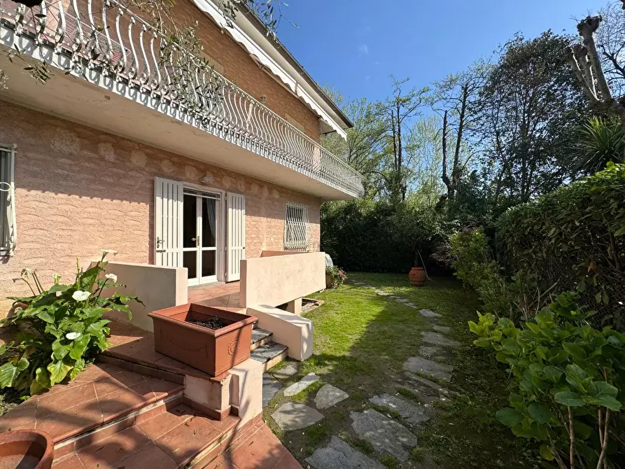 Immagine 24 di Villa in vendita  a Forte Dei Marmi