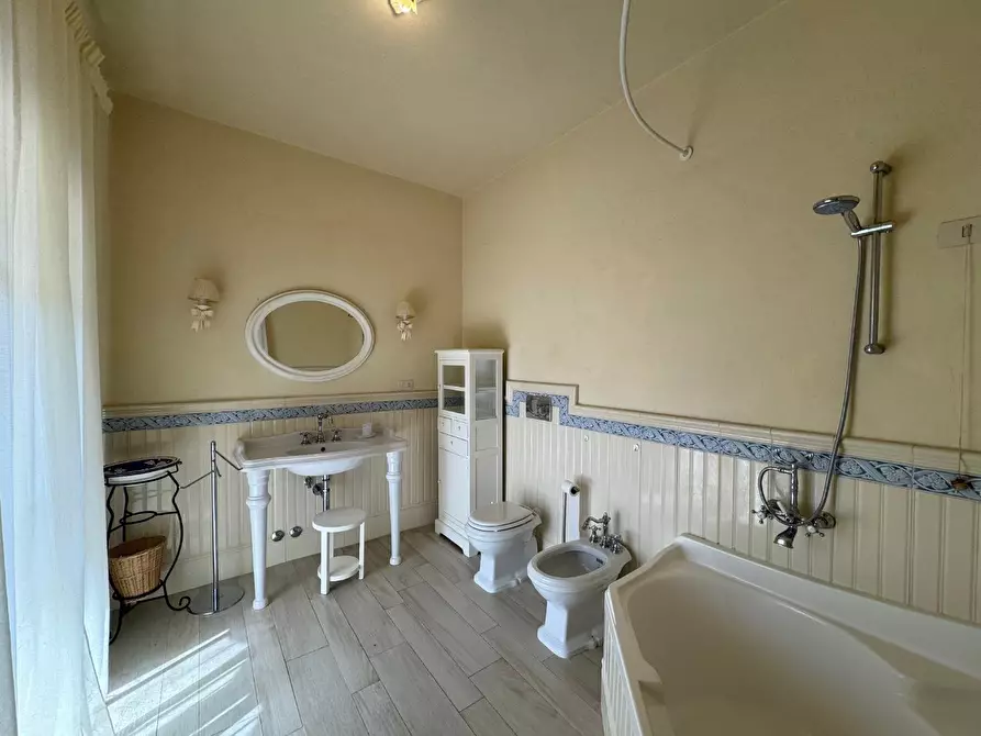 Immagine 18 di Villa in vendita  a Forte Dei Marmi