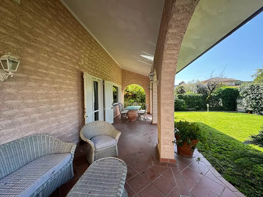 Immagine 27 di Villa in vendita  a Forte Dei Marmi