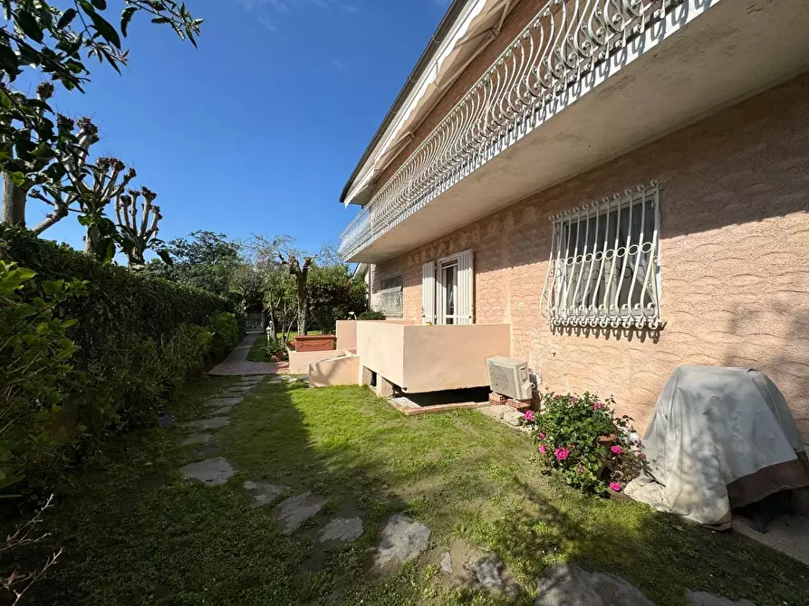 Immagine 23 di Villa in vendita  a Forte Dei Marmi