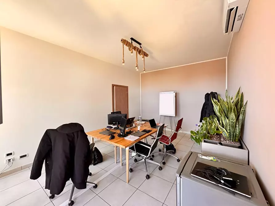 Immagine 13 di Ufficio in vendita  a Pontedera