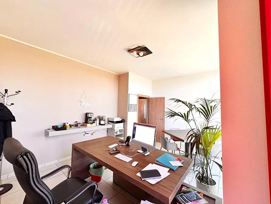 Immagine 6 di Ufficio in vendita  a Pontedera