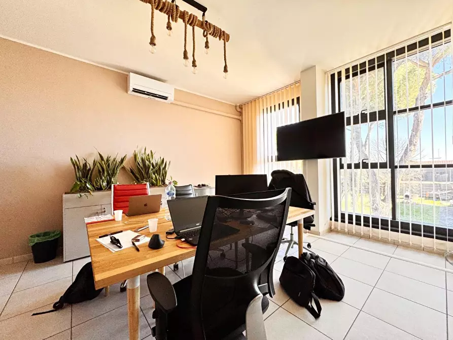 Immagine 15 di Ufficio in vendita  a Pontedera