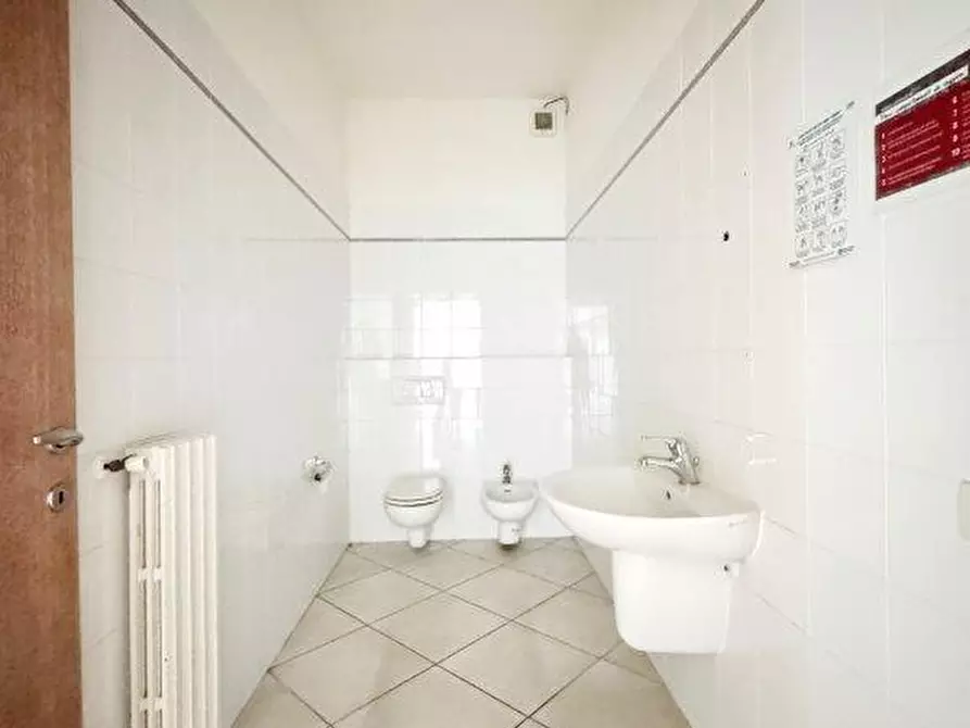 Immagine 16 di Ufficio in vendita  a Pontedera