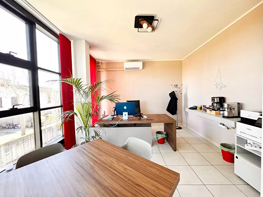 Immagine 3 di Ufficio in vendita  a Pontedera