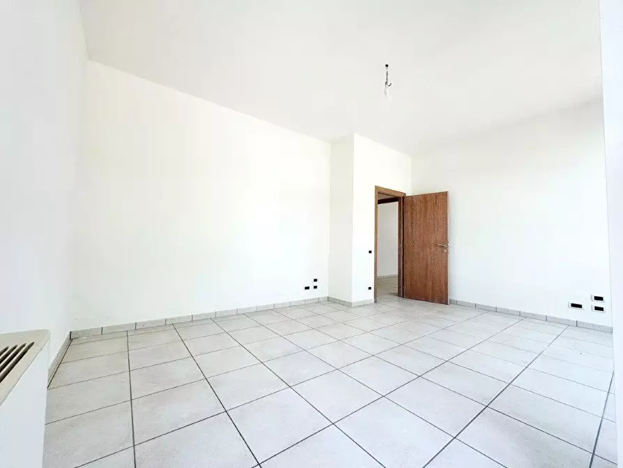 Immagine 18 di Ufficio in vendita  a Pontedera