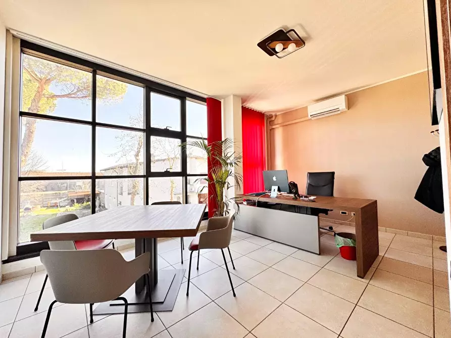 Immagine 1 di Ufficio in vendita  a Pontedera