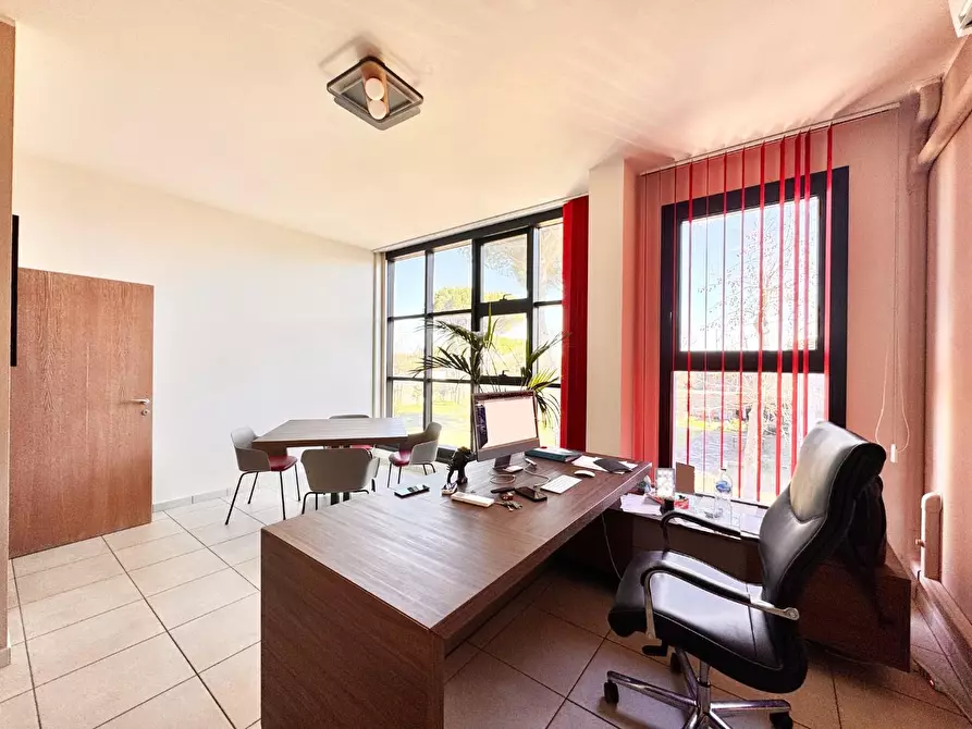 Immagine 5 di Ufficio in vendita  a Pontedera