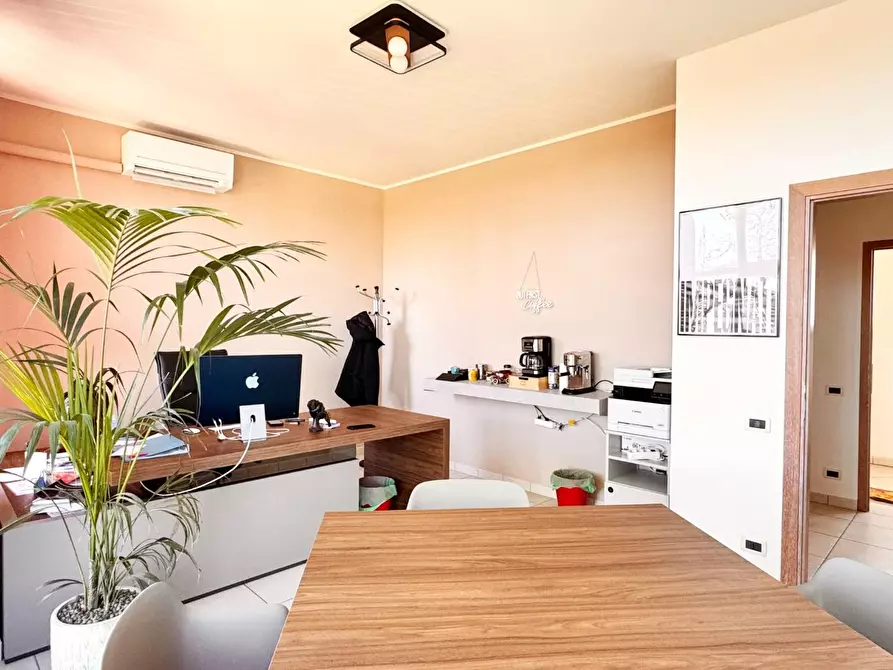 Immagine 2 di Ufficio in vendita  a Pontedera