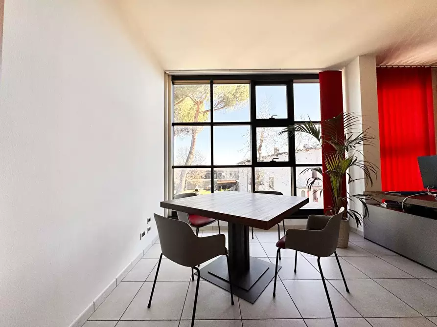 Immagine 8 di Ufficio in vendita  a Pontedera