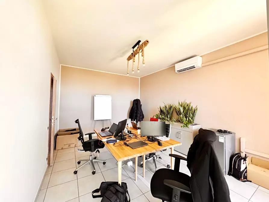 Immagine 14 di Ufficio in vendita  a Pontedera