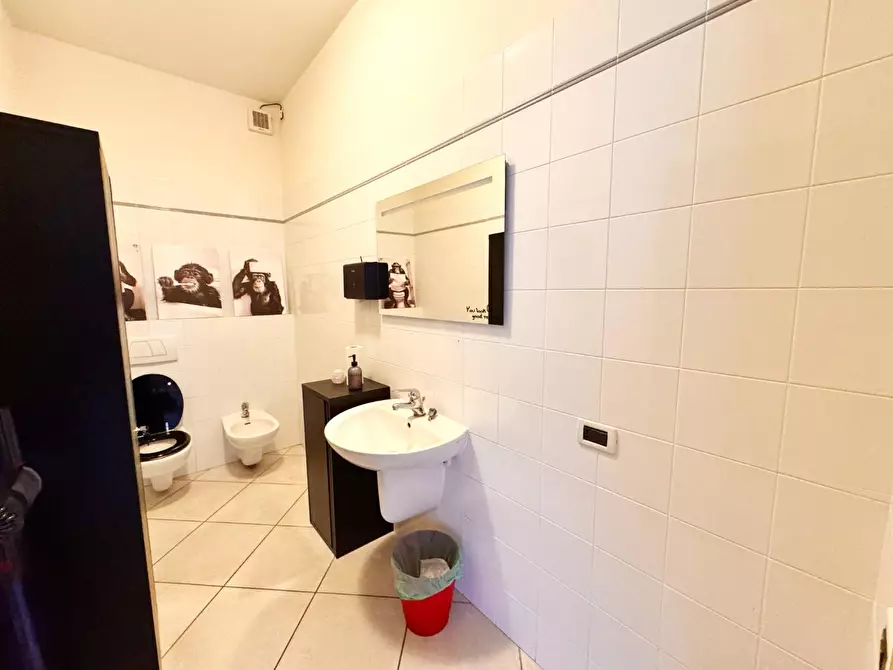 Immagine 17 di Ufficio in vendita  a Pontedera